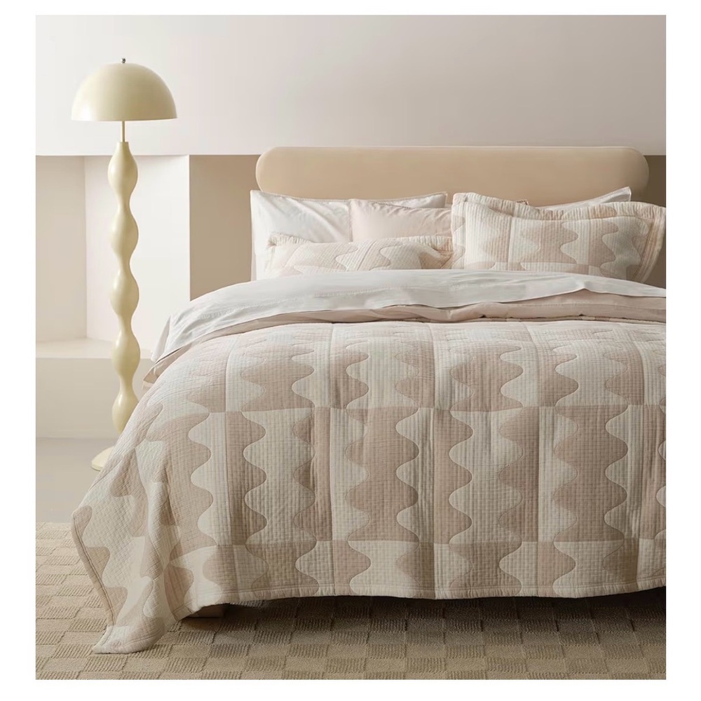 Double Stitch Matelasse Wave Coverlet Set by Bedsure